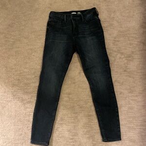 Old Navy Rockstar Super Skinny High Rise jeans. Sz 8